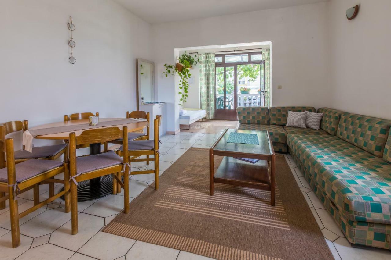Apartment Dom Jadranovo Luaran gambar