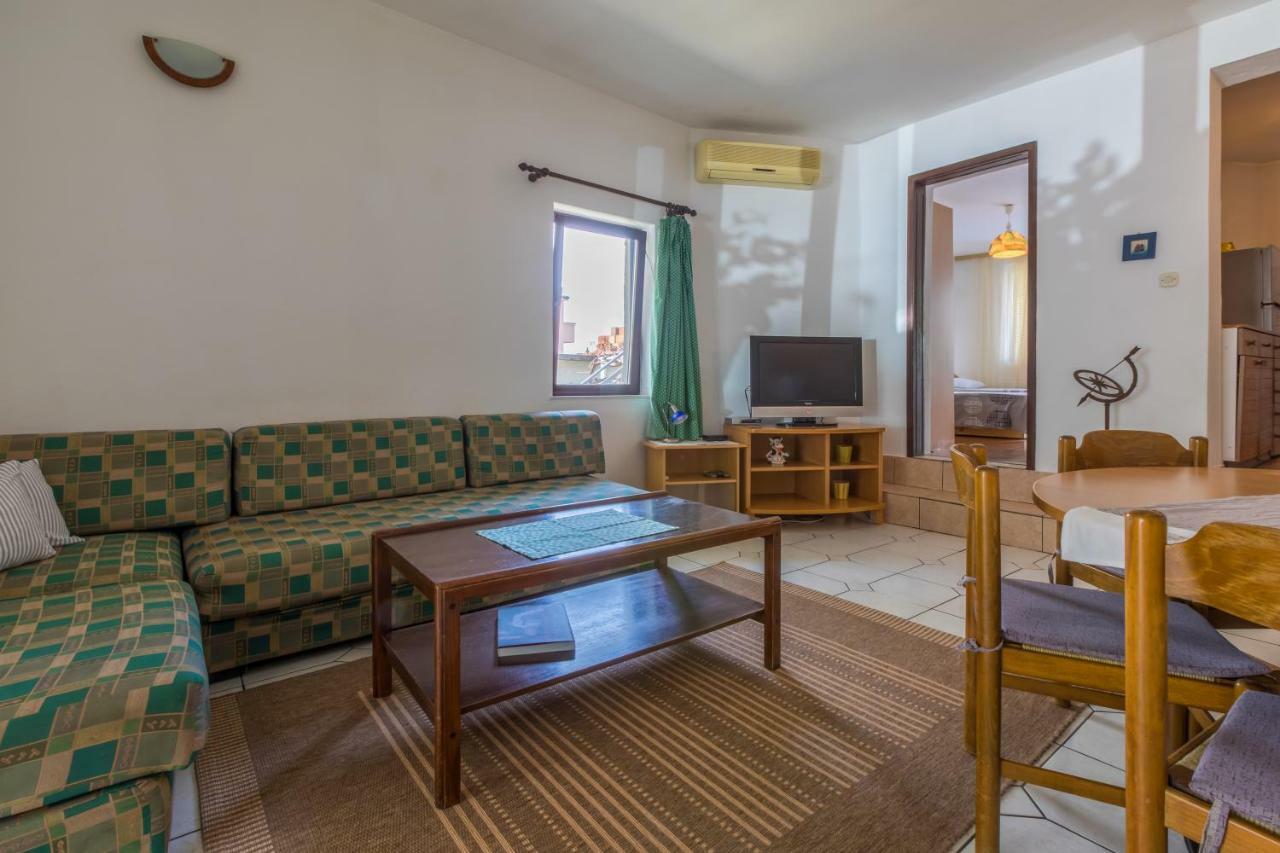 Apartment Dom Jadranovo Luaran gambar